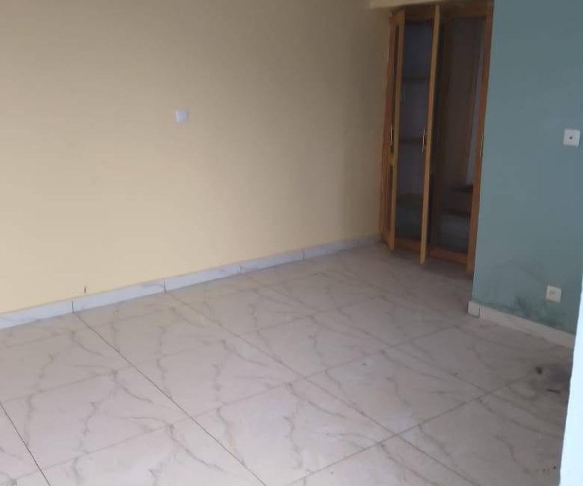 Chambre moderne à Odza Mesamedongo