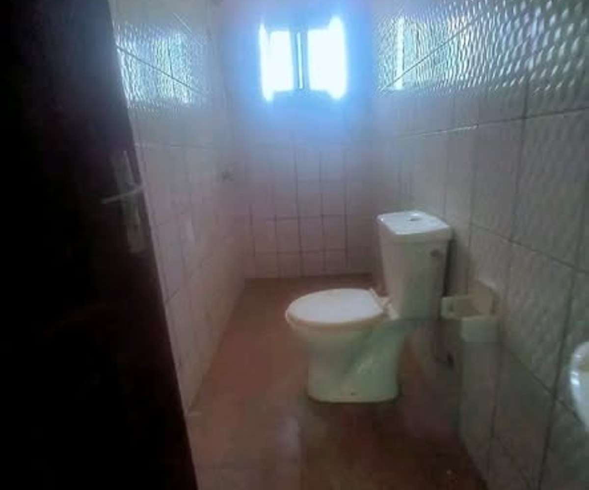 Studio moderne avec balcon, proche du goudron – Ndogbong