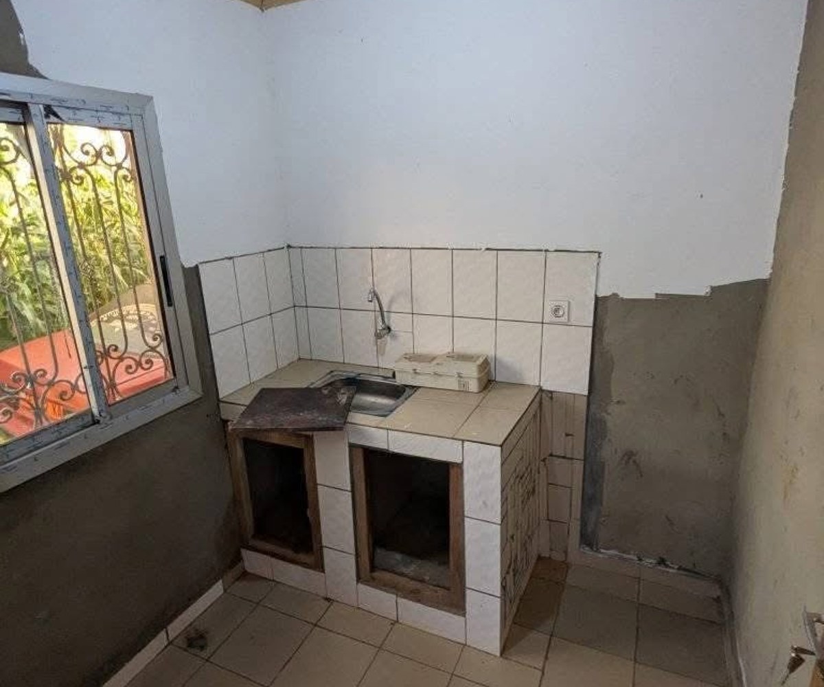 Studio 4 pièces - Nkolfoulou, Yaoundé
