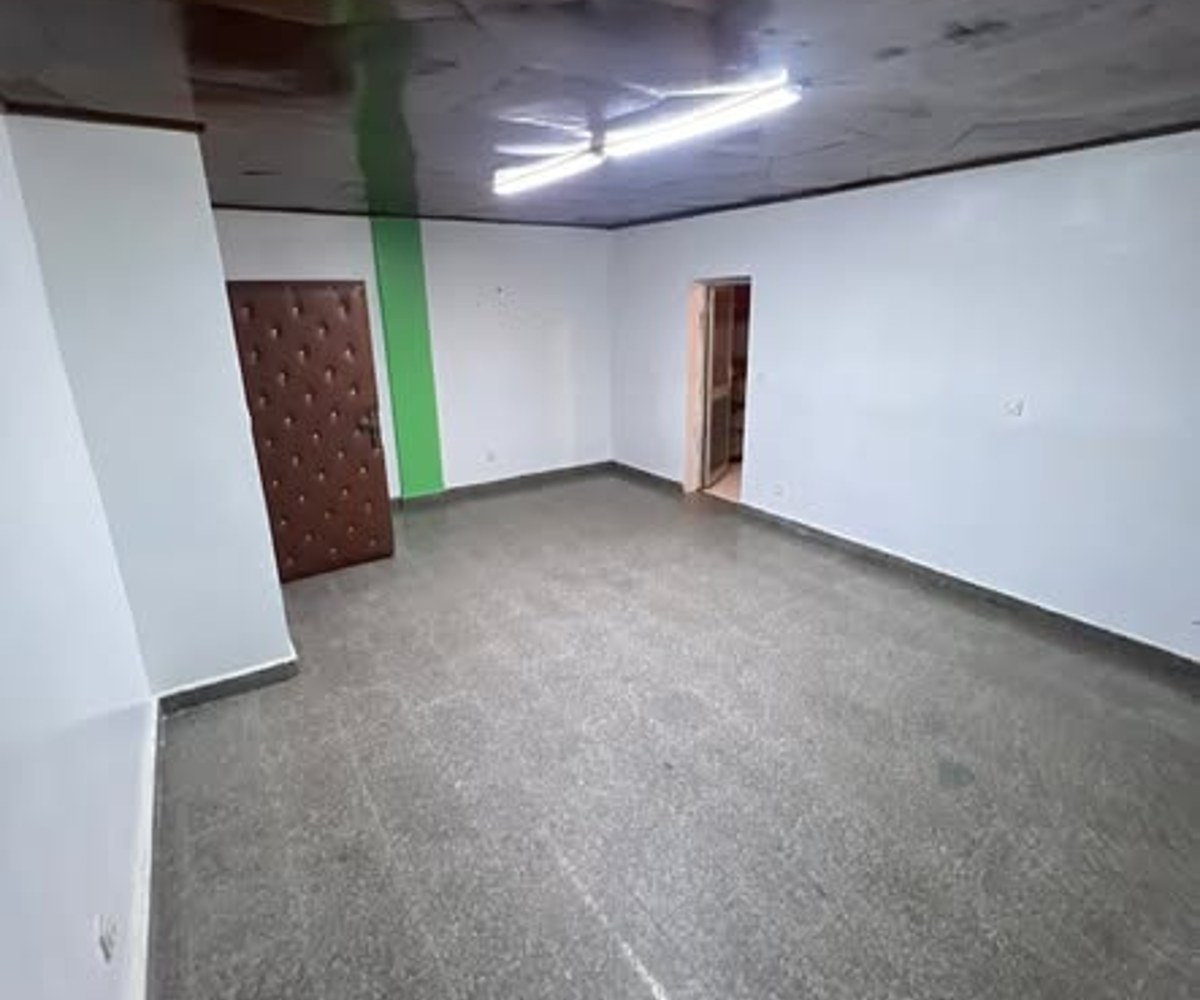 Vaste espace commercial à louer - Bonamoussadi