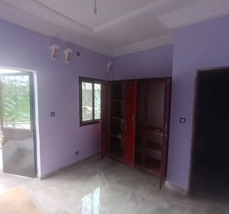 Studio moderne à louer à Nkolbisson Carrefour