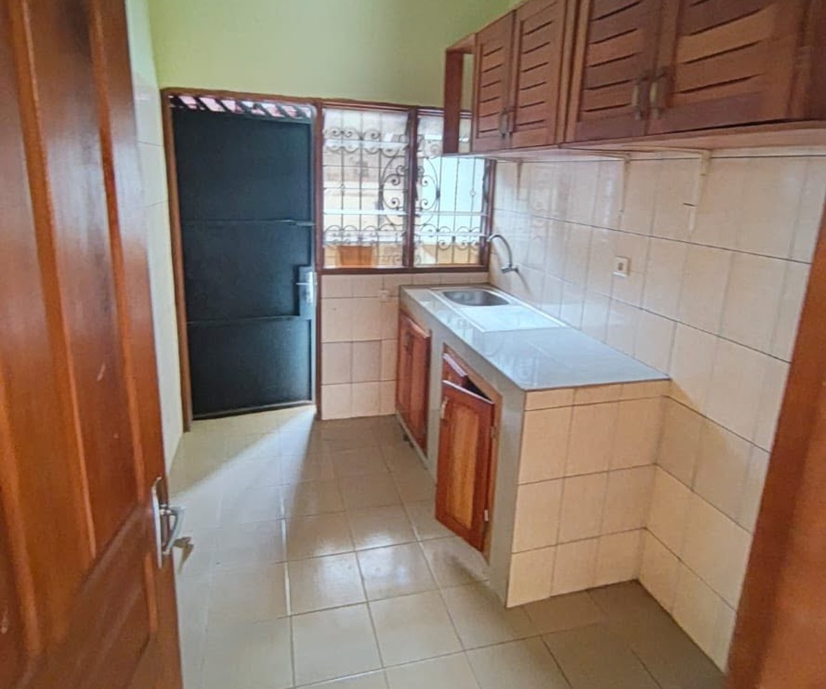 Studio moderne à Madagascar, Yaoundé
