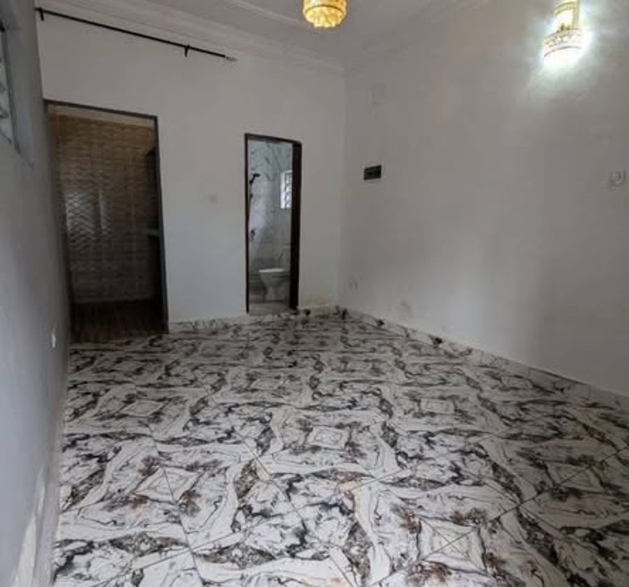 Chambre 3 pièces à Tsinga Village