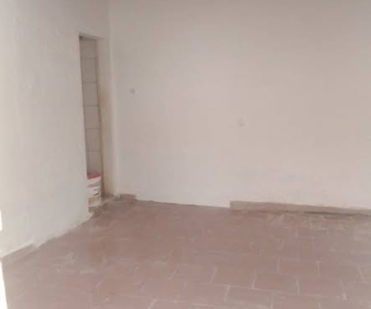 Grande chambre moderne à louer à Ekie Amadou - 30 000 XAF/mois