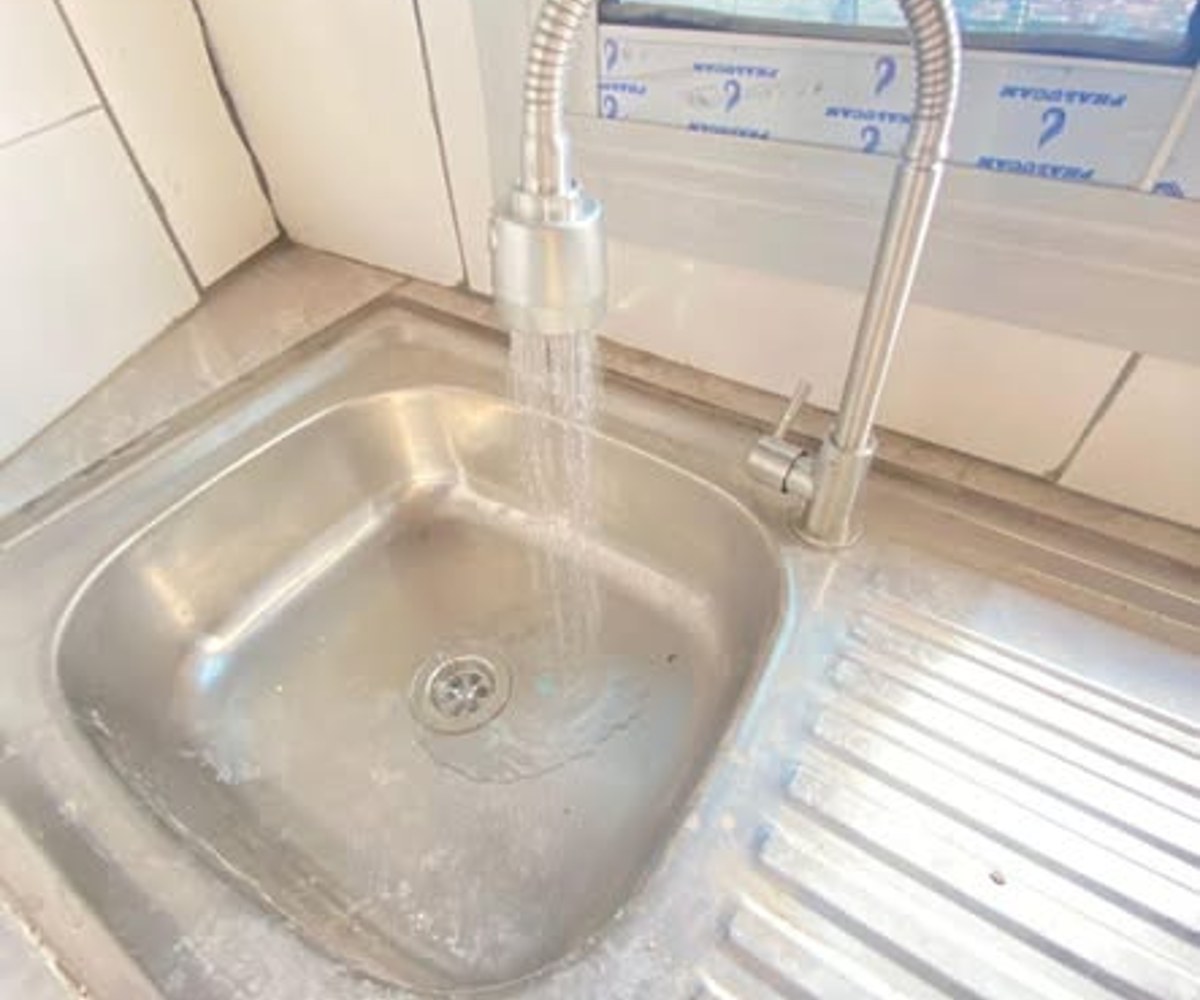 Chambre moderne à louer au carrefour MEEC, Yaoundé