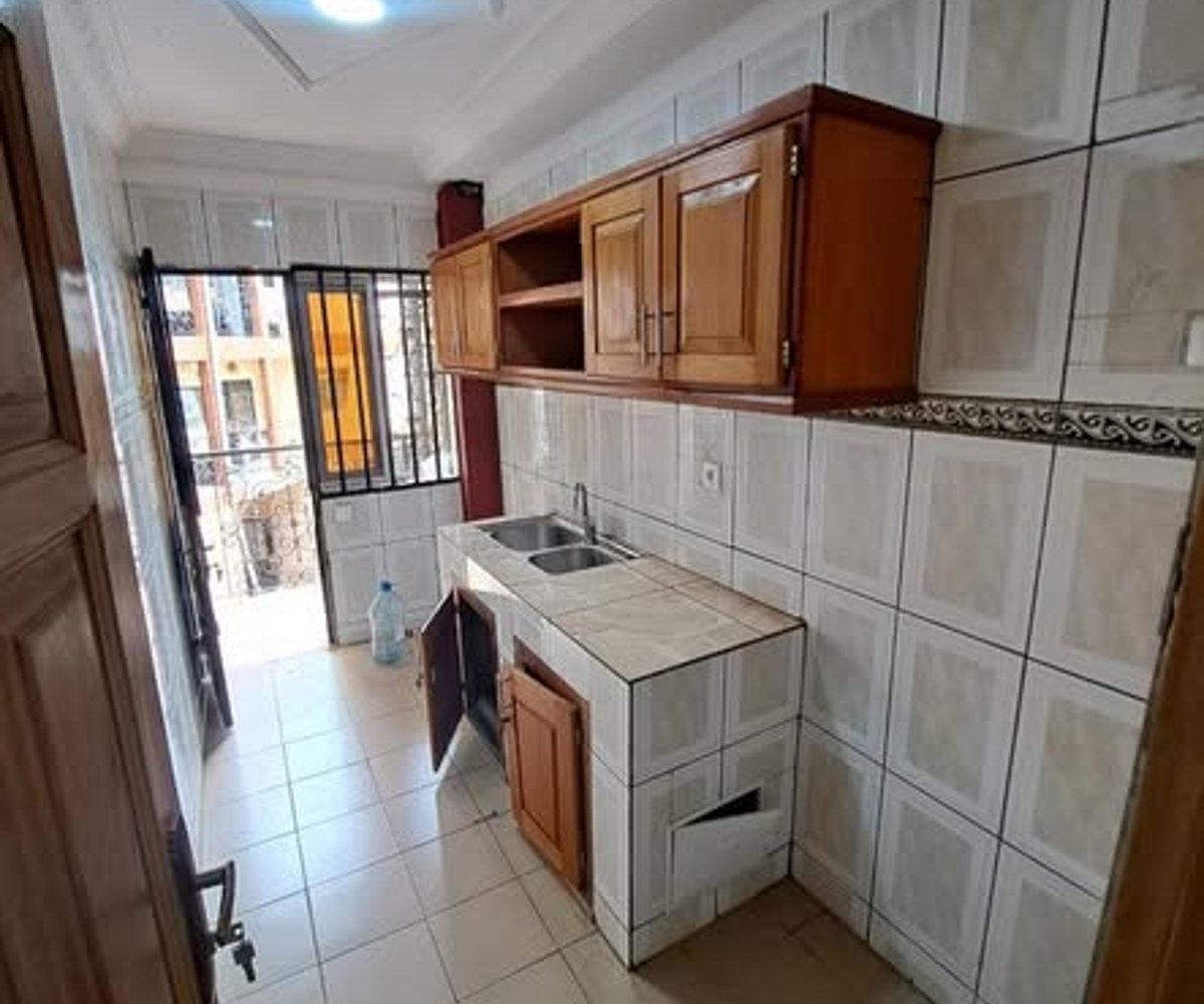 Appartement moderne à Odza Petit Marché - 2 chambres, 3 douches