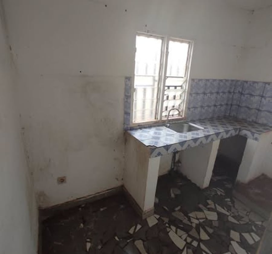 Studio moderne à Awae Escalier, Yaoundé