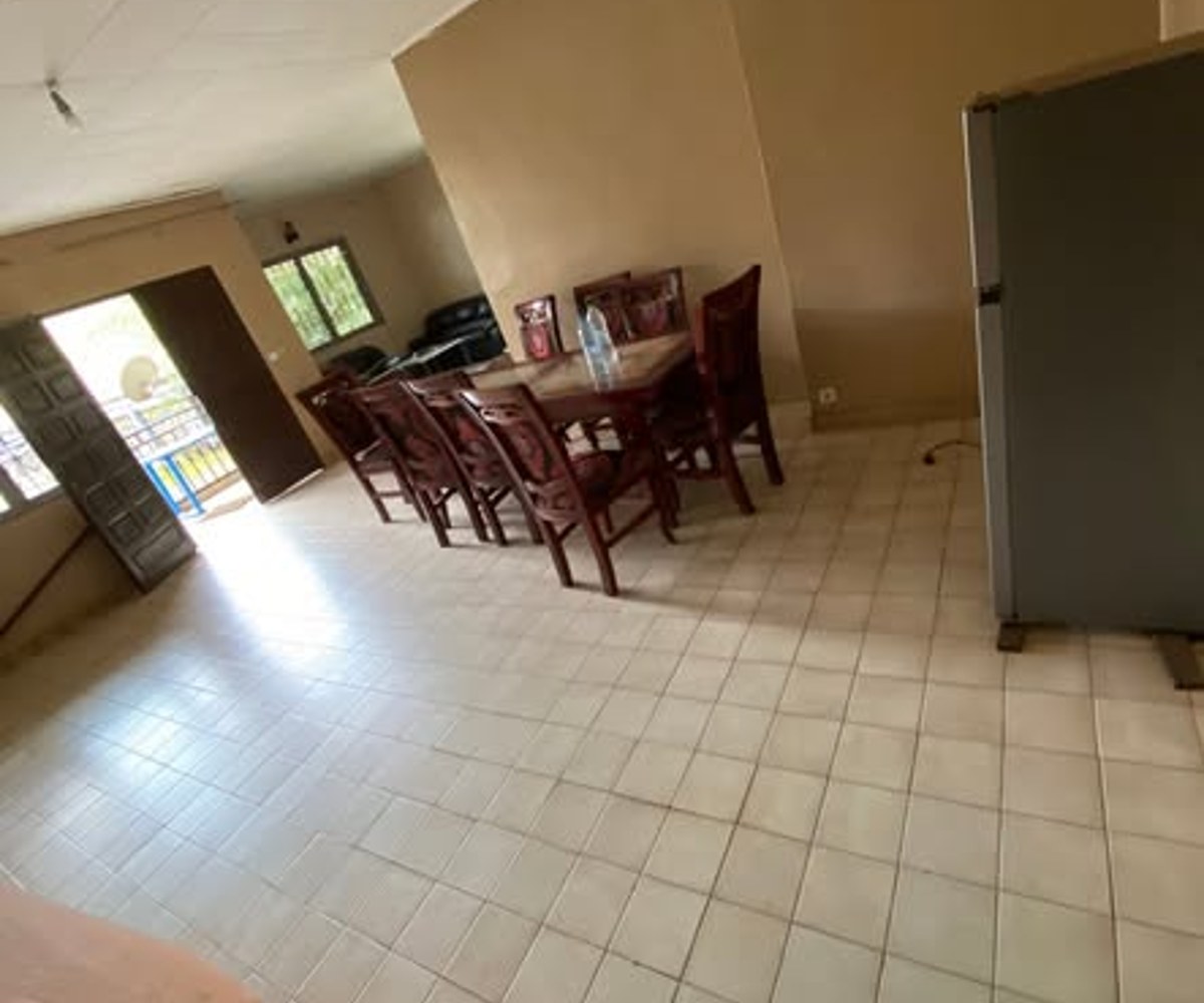 Appartement à louer - Titi Garage, Yaoundé - 3 chambres