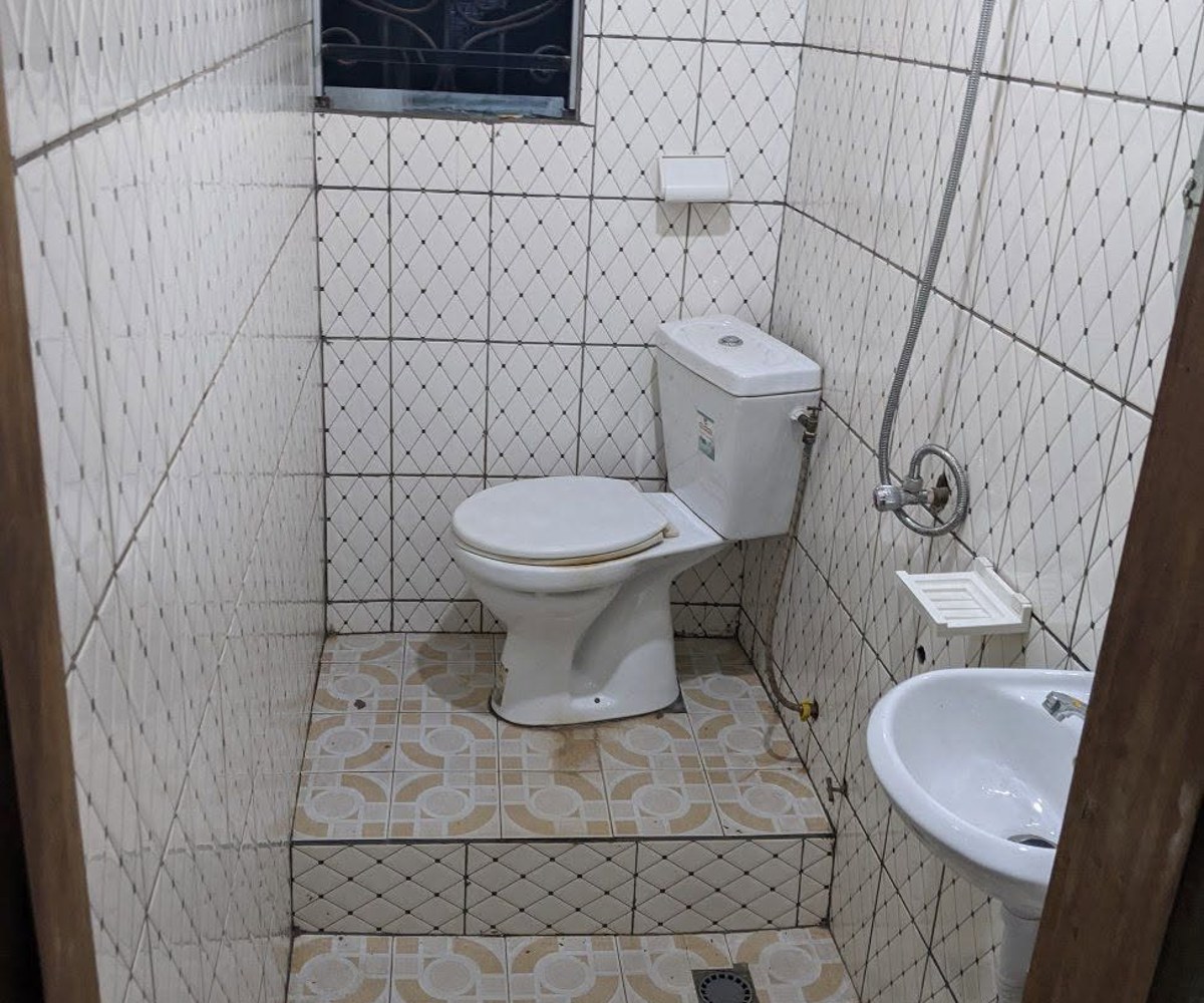 Vaste chambre moderne à louer à Obobogo
