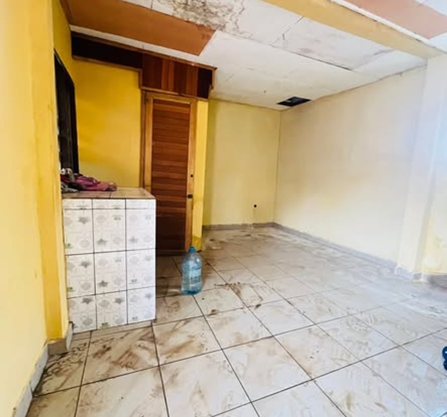 Chambre moderne à louer à Odza - Auberge Bleu
