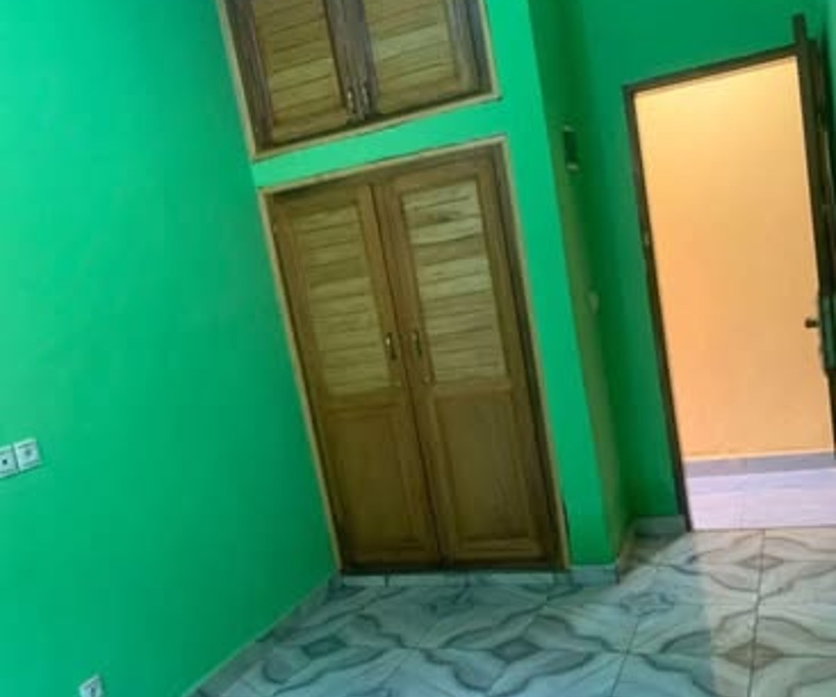 Chambre moderne à louer à Nkoabang