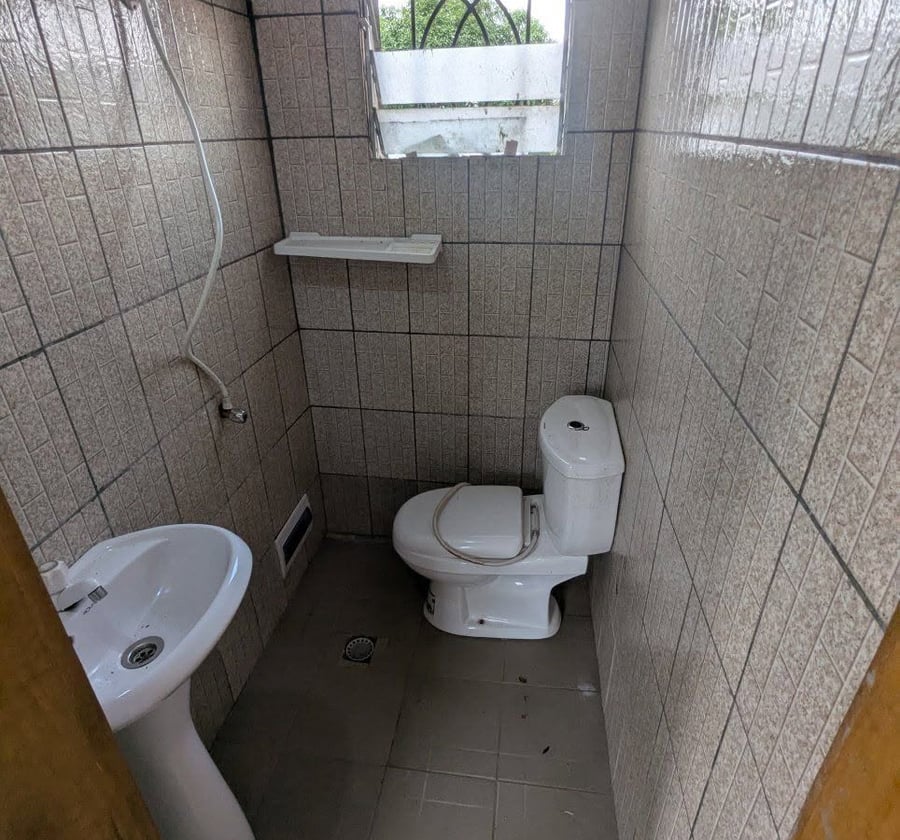 Chambre moderne avec cuisine à Japoma