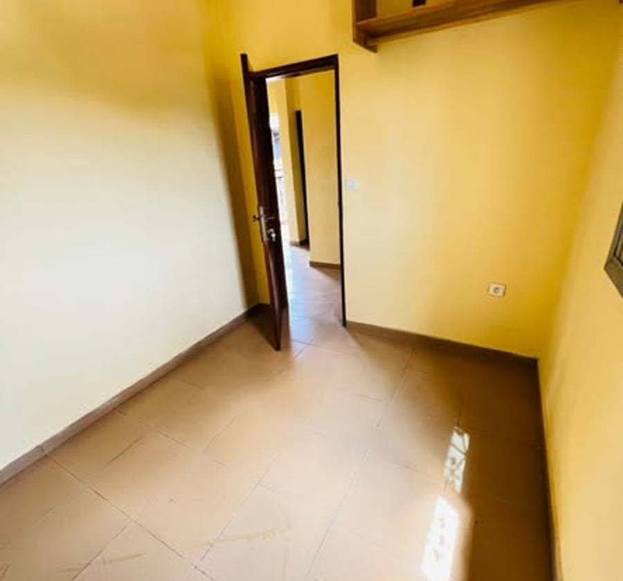 Appartement confortable et sécurisé à Nkozoa