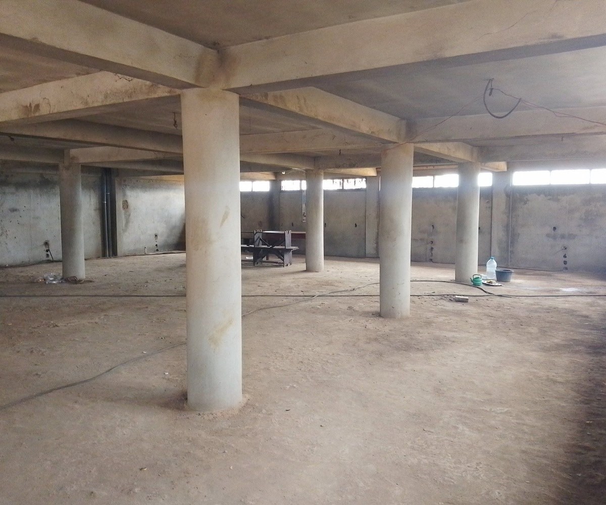 Magasin à louer à Mokolo - Yaoundé - 1000 m²