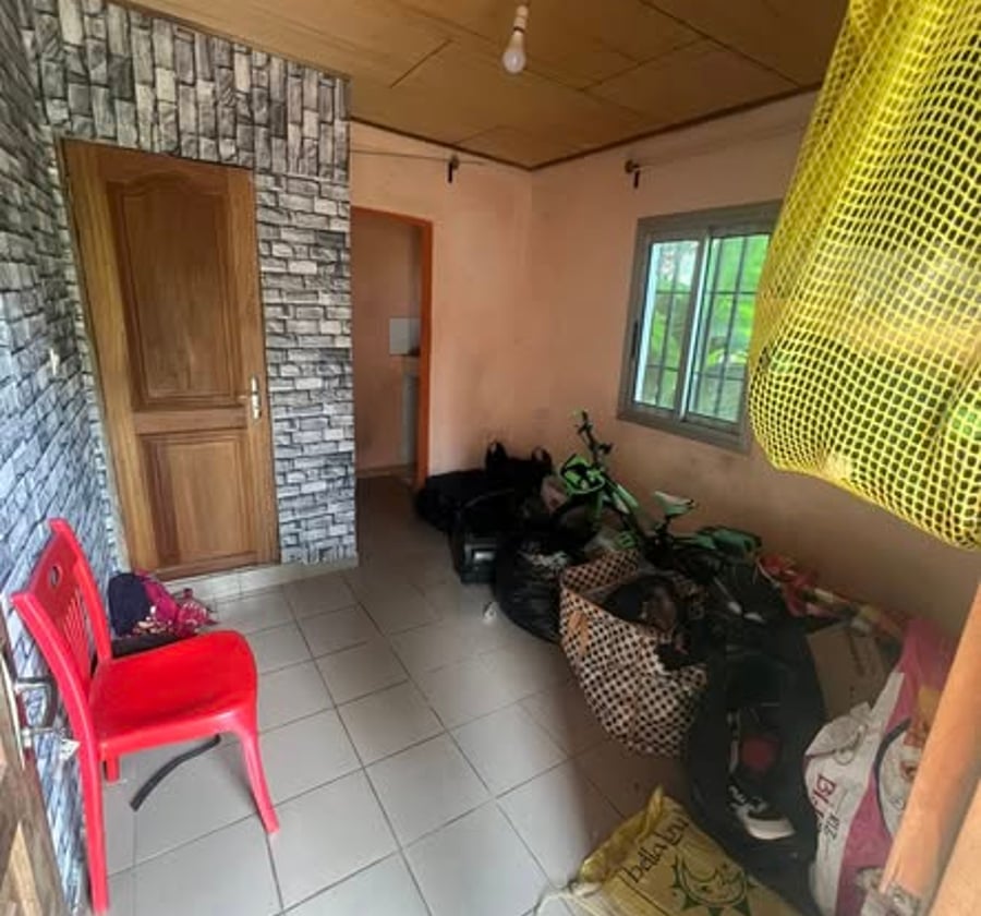 Mini chambre moderne avec cuisine douche à Simbock jean Jaurès non loin du goudron