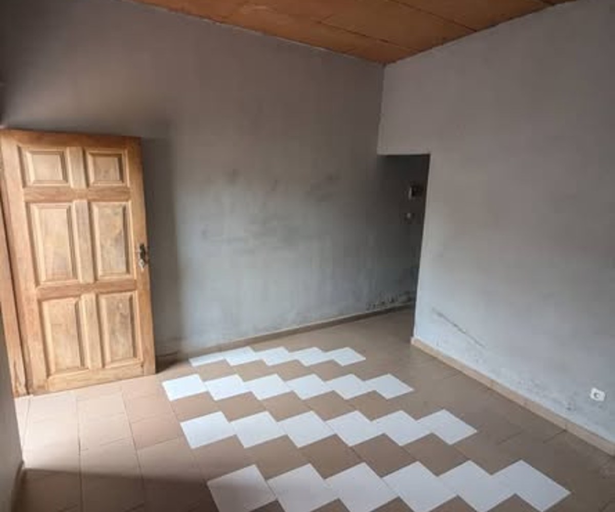 Studio moderne 4 pièces à Nkolfoulou