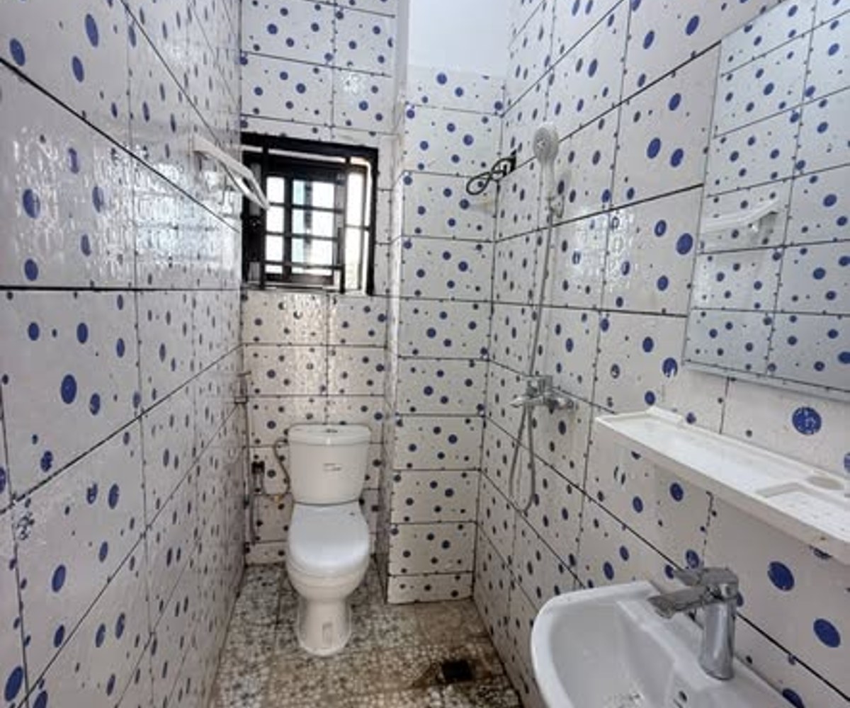Studio moderne neuf à louer à Etoudi