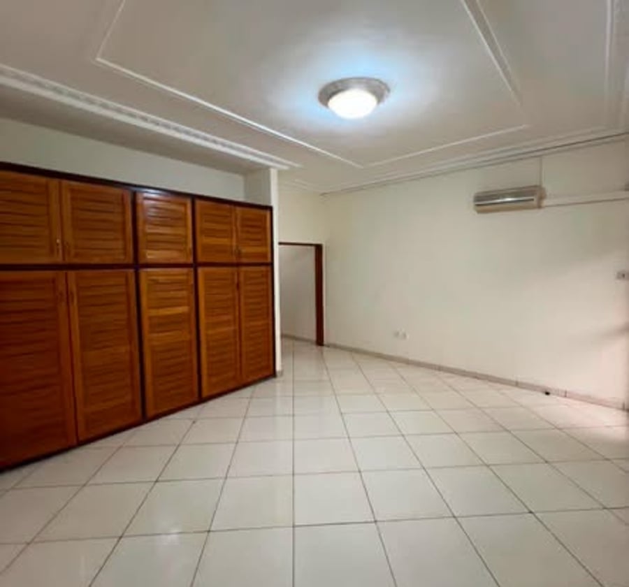 Appartement 3 chambres à louer à Bastos, Yaoundé