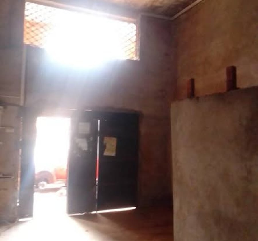 Boutique moderne à louer - Ekie, Yaoundé