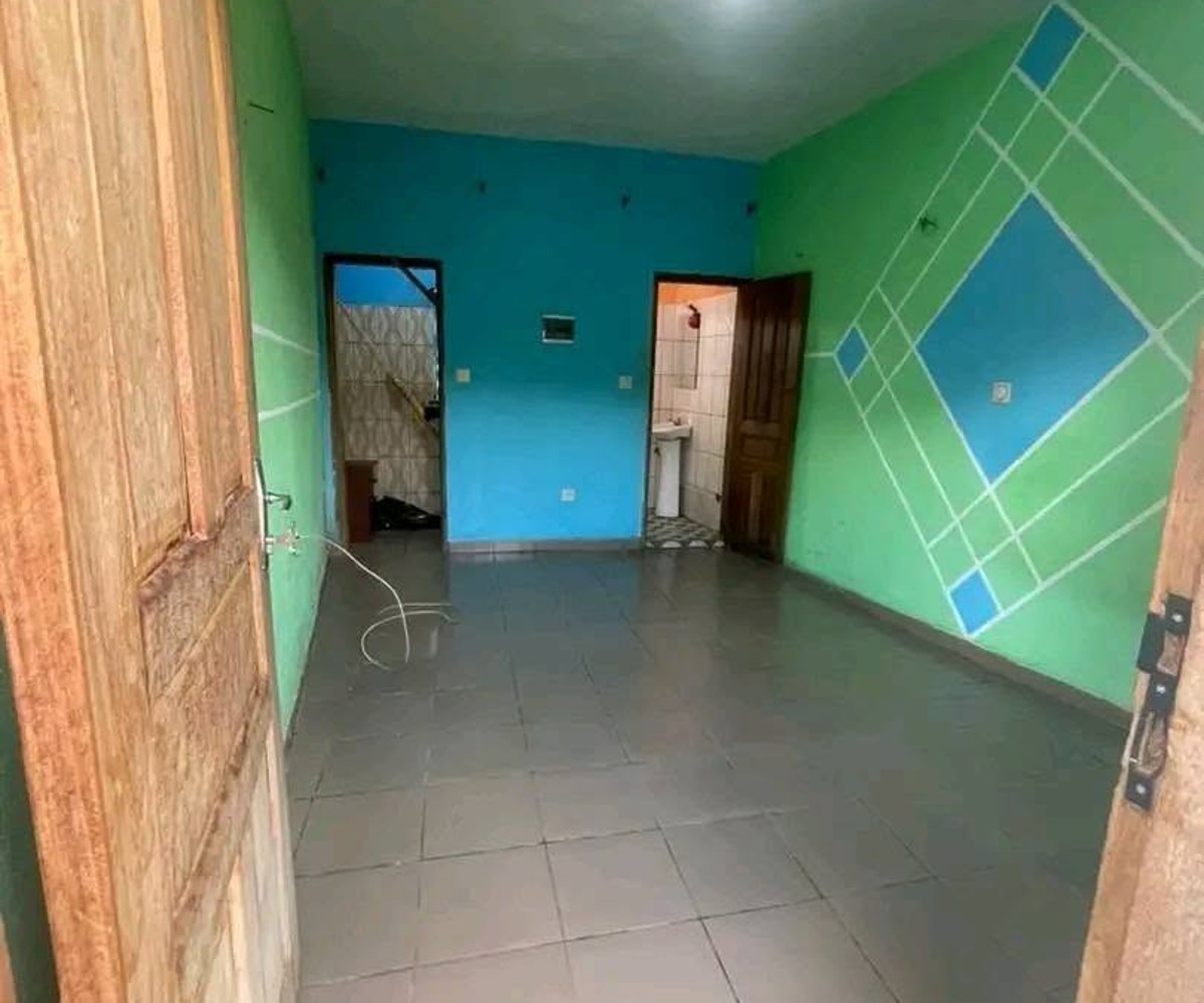 Chambre moderne à louer à Biyemassi TKC