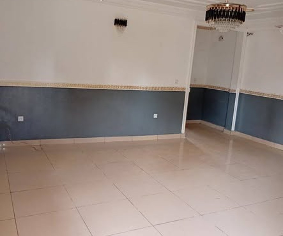 Jolie Appartement à Louer - Odza Petit Marché