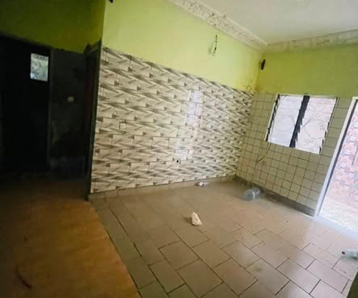 Studio moderne à PK12, Douala