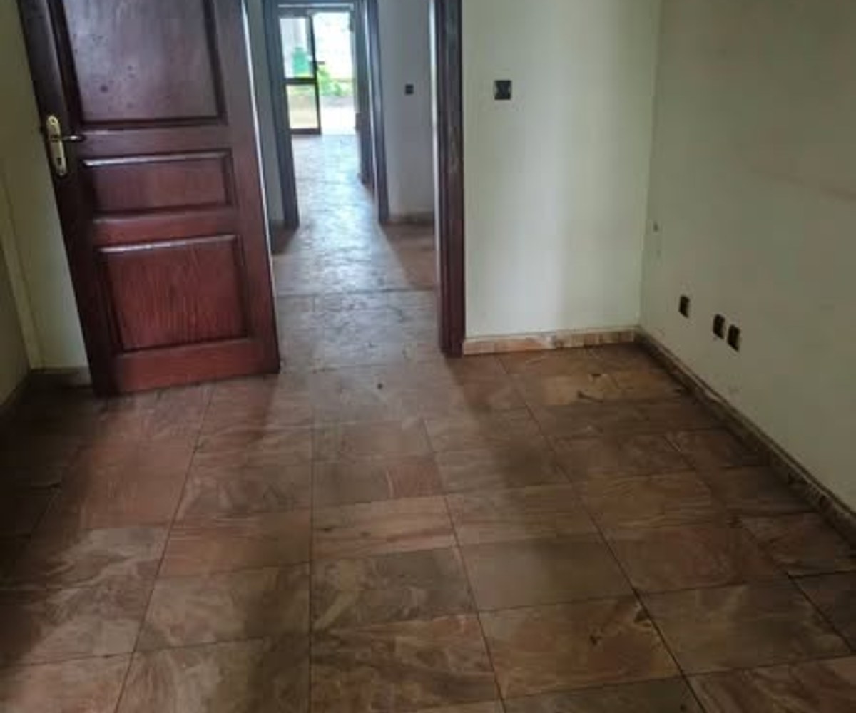 Yaoundé Bastos : Duplex à louer - 14 chambres climatisées
