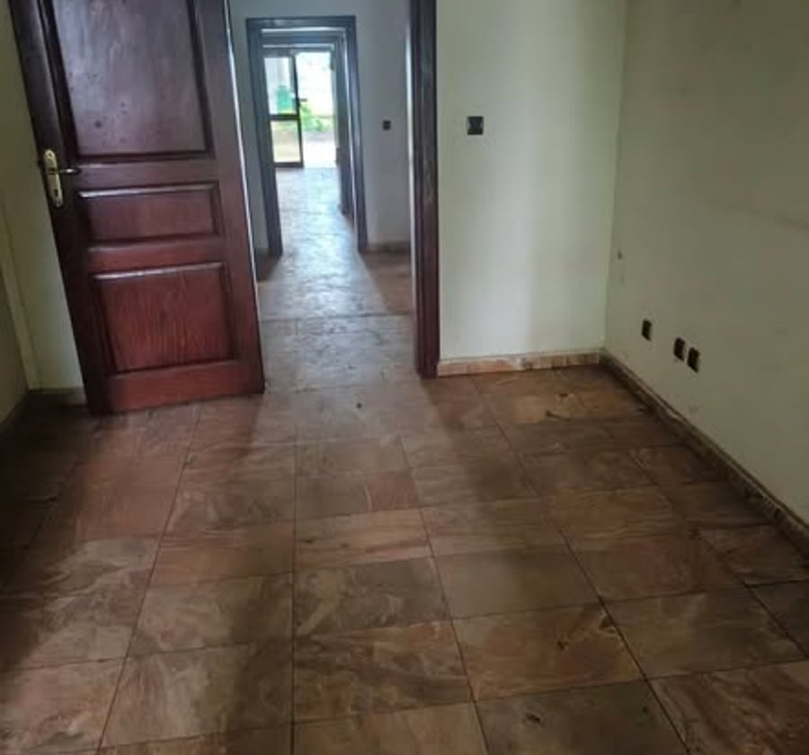 Yaoundé Bastos : Duplex à louer - 14 chambres climatisées