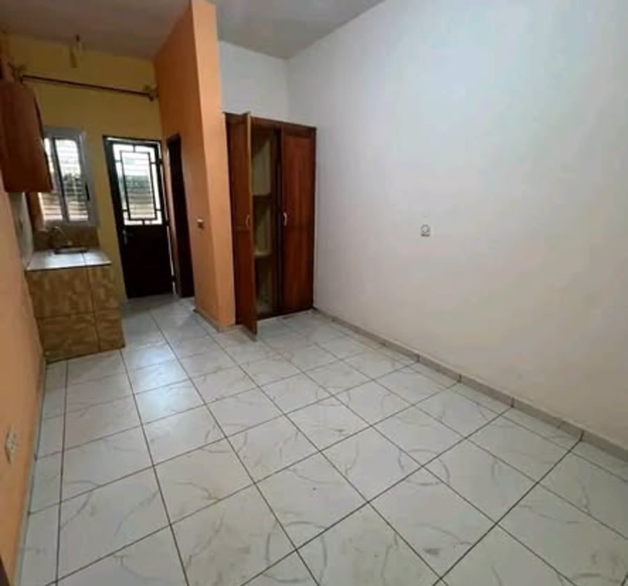 Chambre VIP avec forage, Tsinga Village