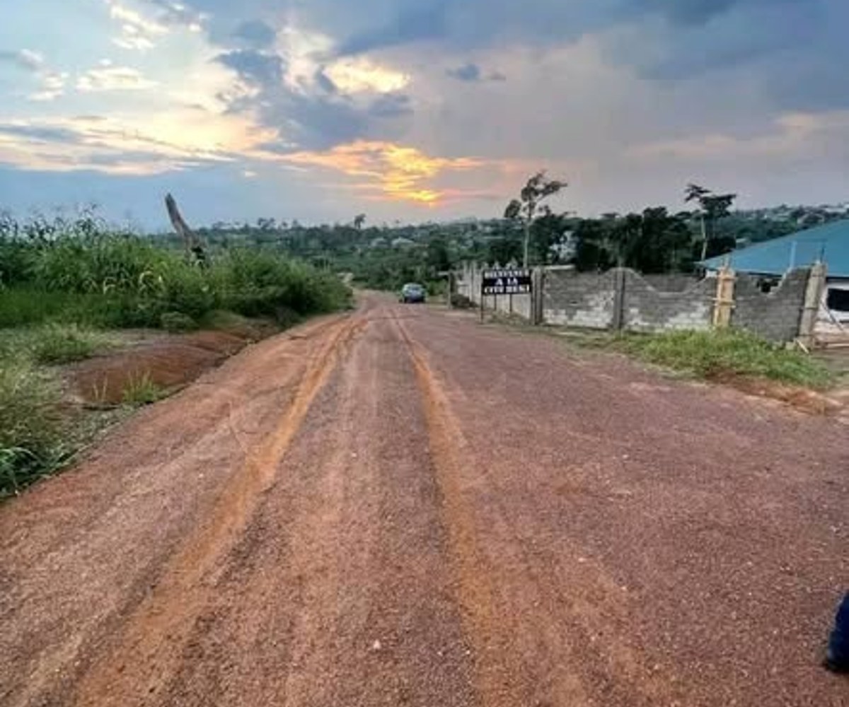 Terrain à Odza - 5000 m² titré, 10 000 FCFA/m²