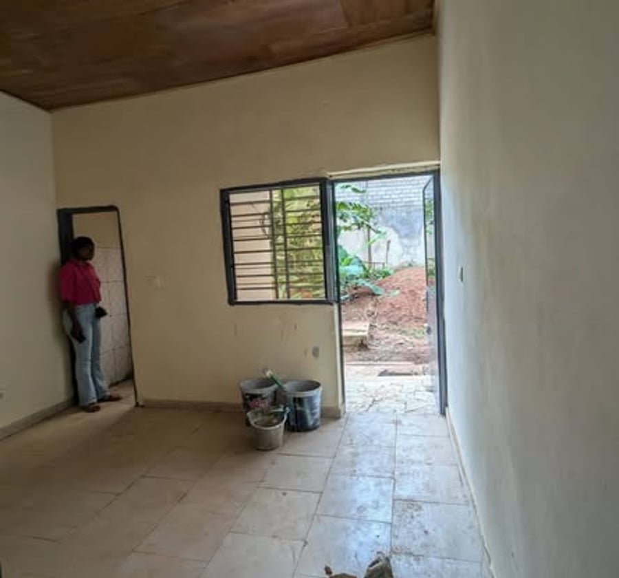 Studio moderne à Odza borne 12