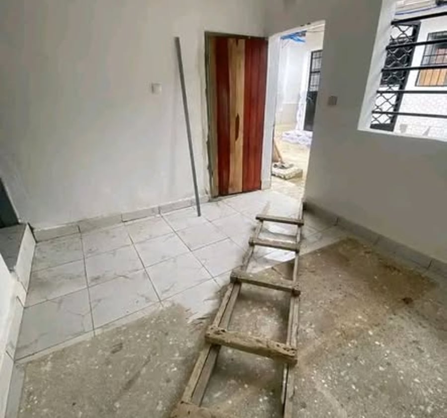 Studios modernes à Nyalla - entrée école