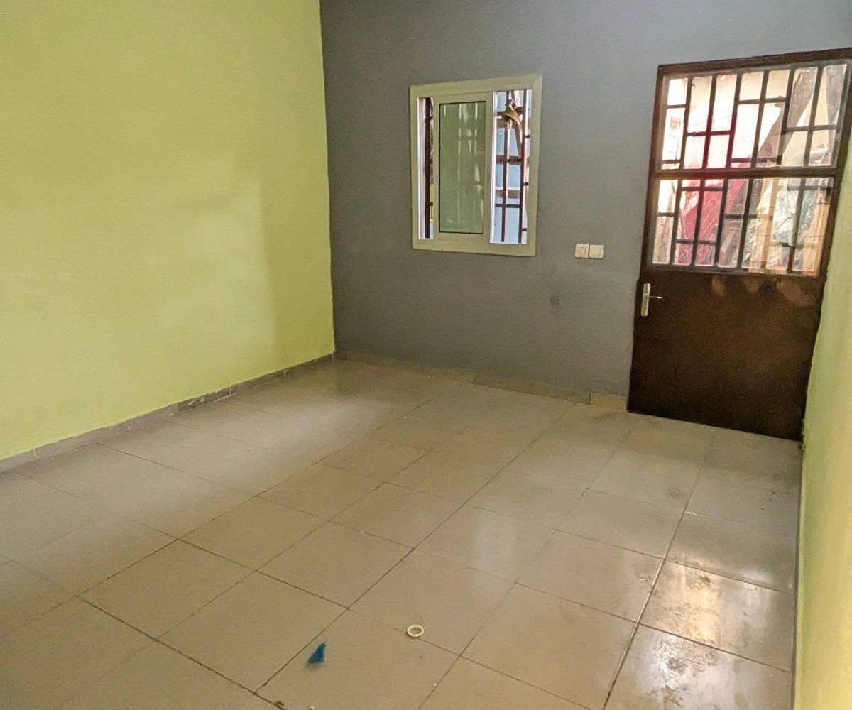 Vaste chambre moderne à louer à Ndogbong