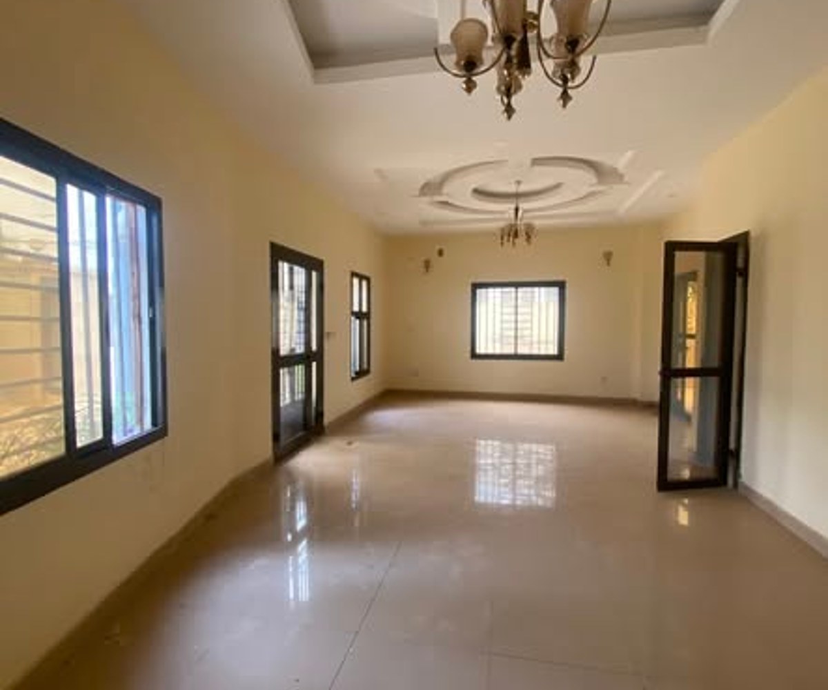 Triplex à louer à Fouda