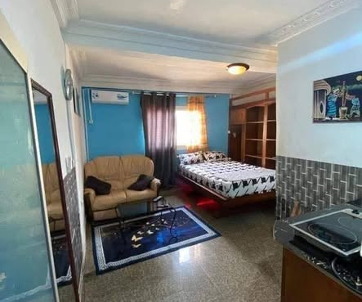 Chambre meublée à 15k/nuit et studio à 25k/nuit à Bastos