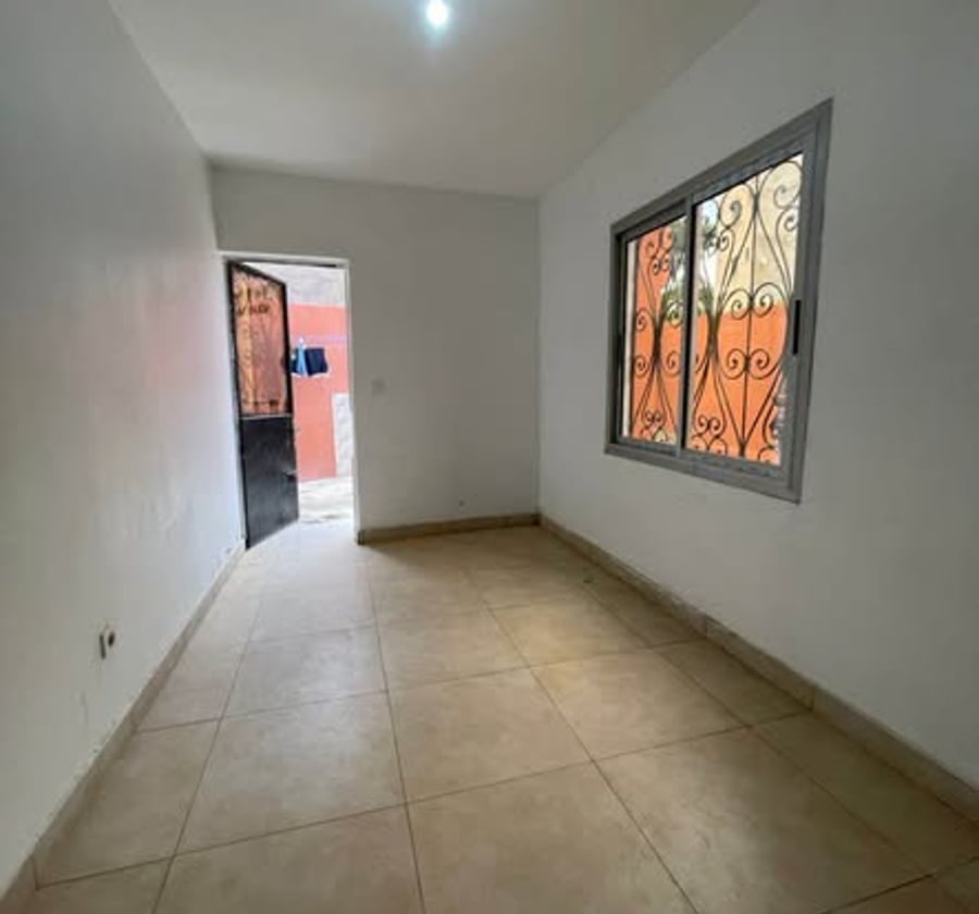Studio moderne à Nkoabang