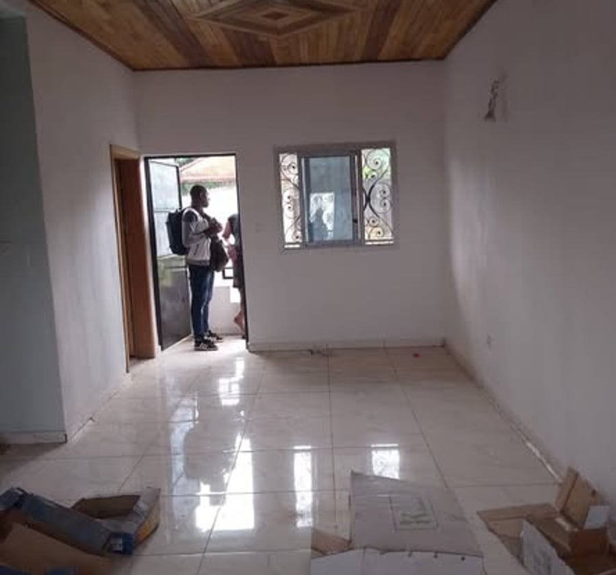 Studio moderne à Village - Douala