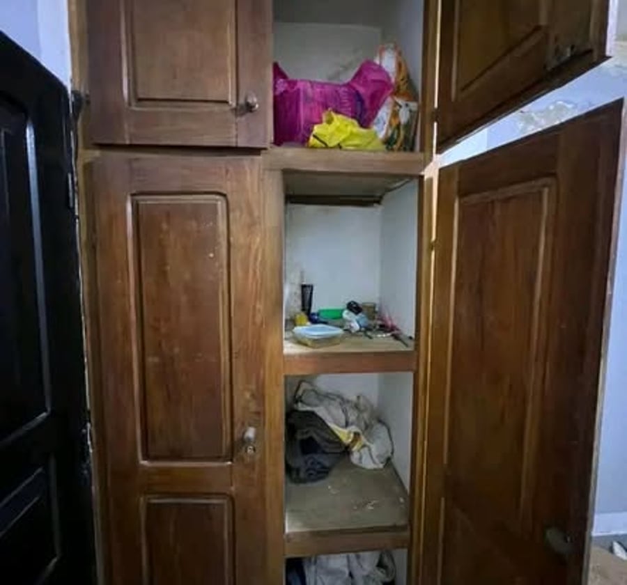 Chambre moderne avec placard à Ange Raphaël