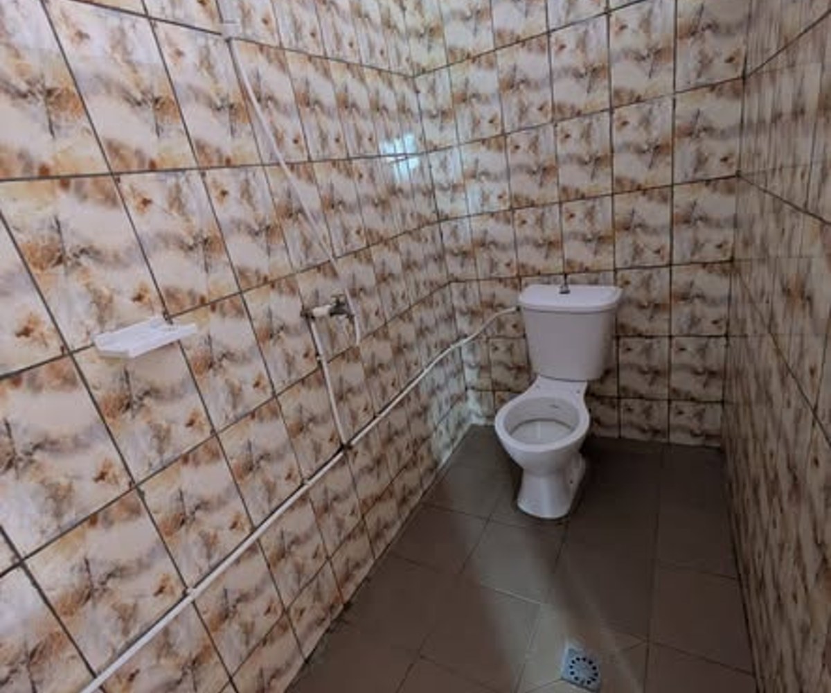 Jolie et vaste chambre à louer à Logbessou