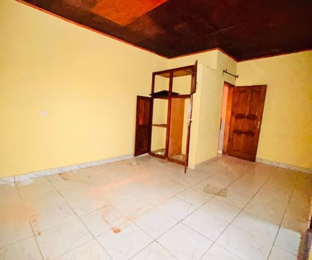 Vaste appartement 2 chambres – Yaoundé Nkozoa