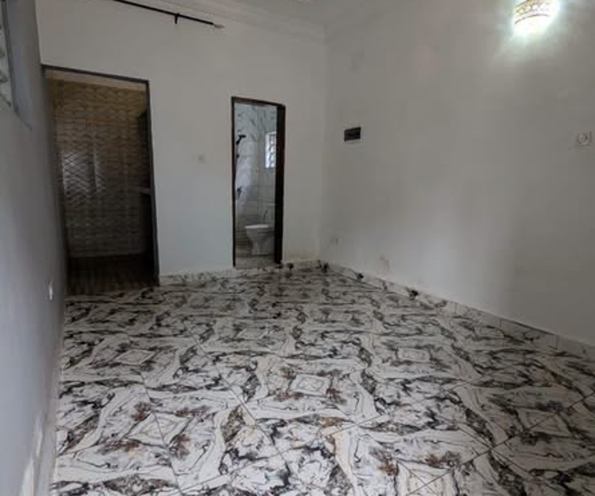 Chambre 3 pièces en location à Tsinga Village