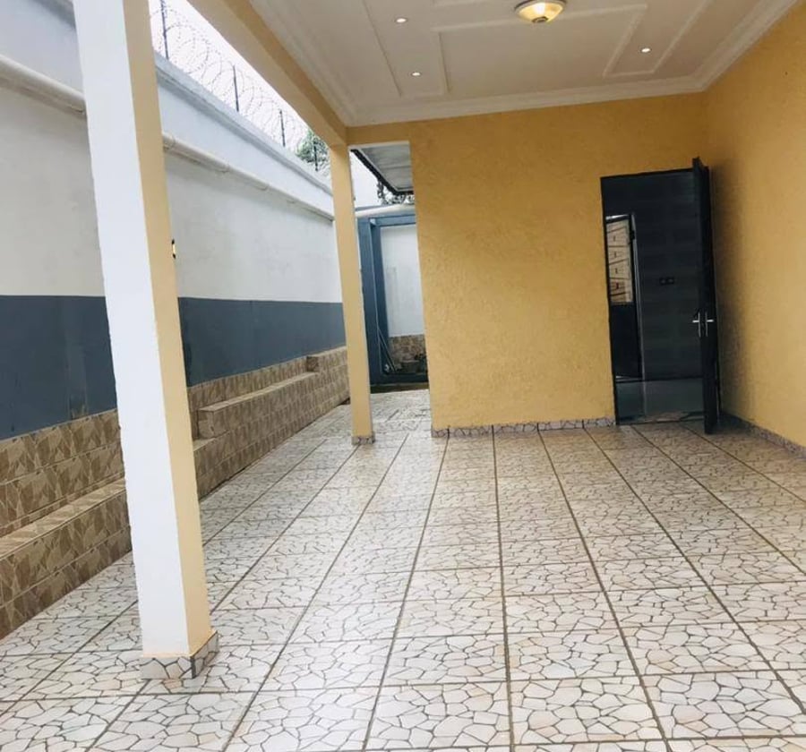 Villa haut standing à louer – Carrefour Régie, Yaoundé