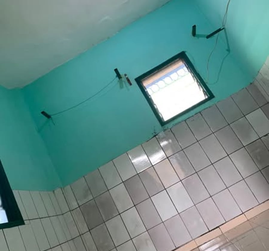 Chambre moderne avec forage et compteur prépayé - Nyalla