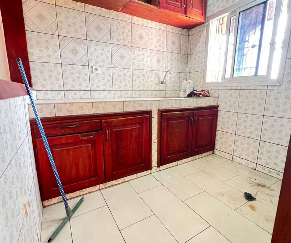 Studio moderne à louer à Logbessou