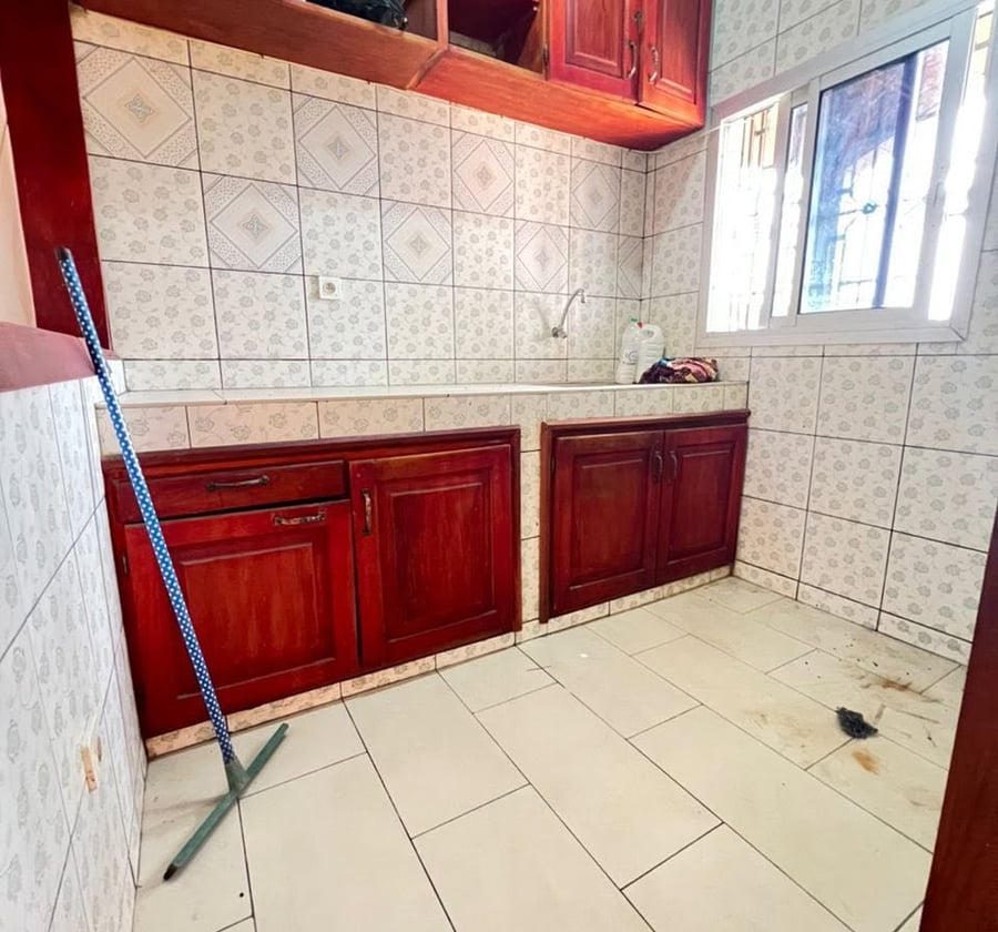 Studio moderne à louer à Logbessou