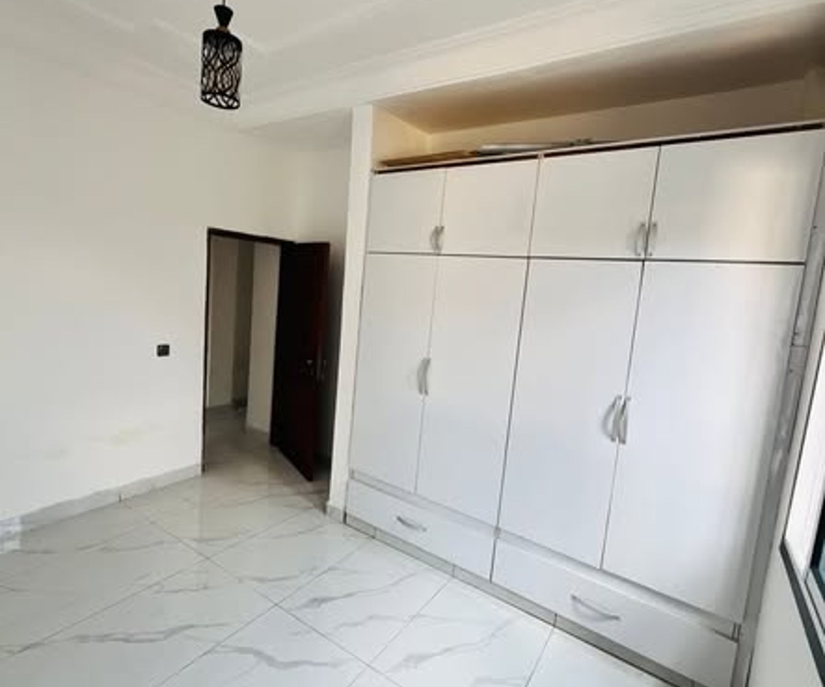 Appartement moderne à louer à Efoulan