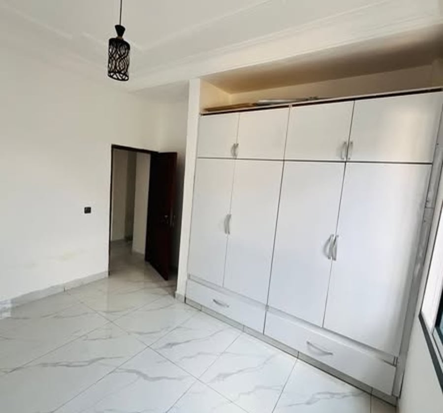 Appartement moderne à louer à Efoulan