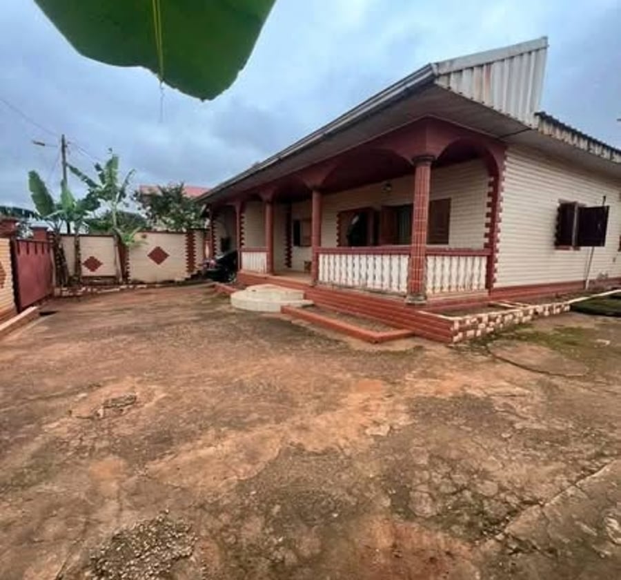 Villa à louer à Mendong - 5 chambres, 4 douches