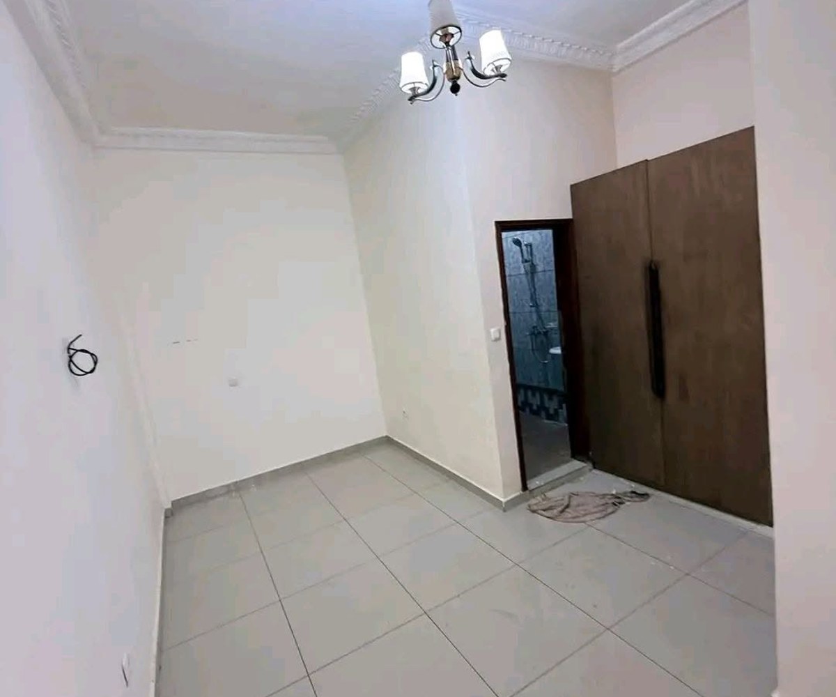Chambre moderne à Bonamoussadi rond point Maetur - 35 000 XAF/mois