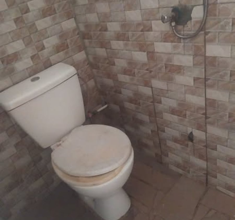 Chambre moderne dans la barrière à Emana Tradex